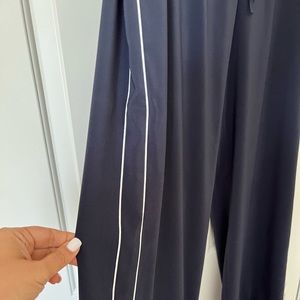 Classy and comfy pant.